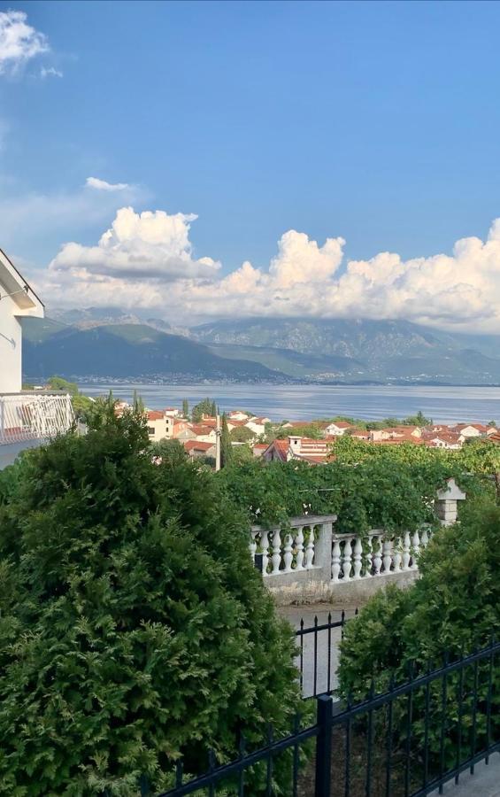 Lastochka.Mne Apartments Baošići Kültér fotó